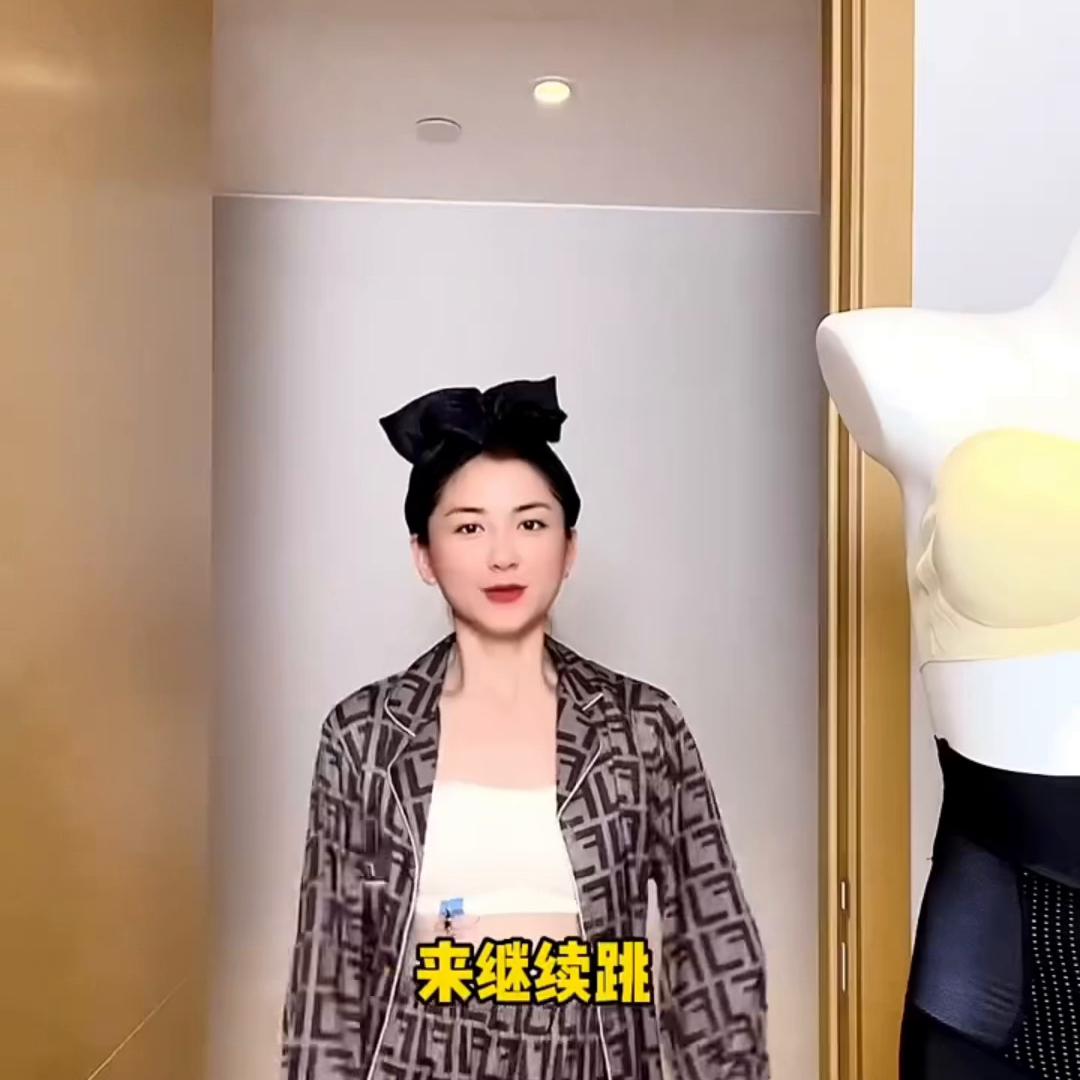 穿一字肩吊带的话怎么穿内衣,穿吊带一字肩穿什么内衣