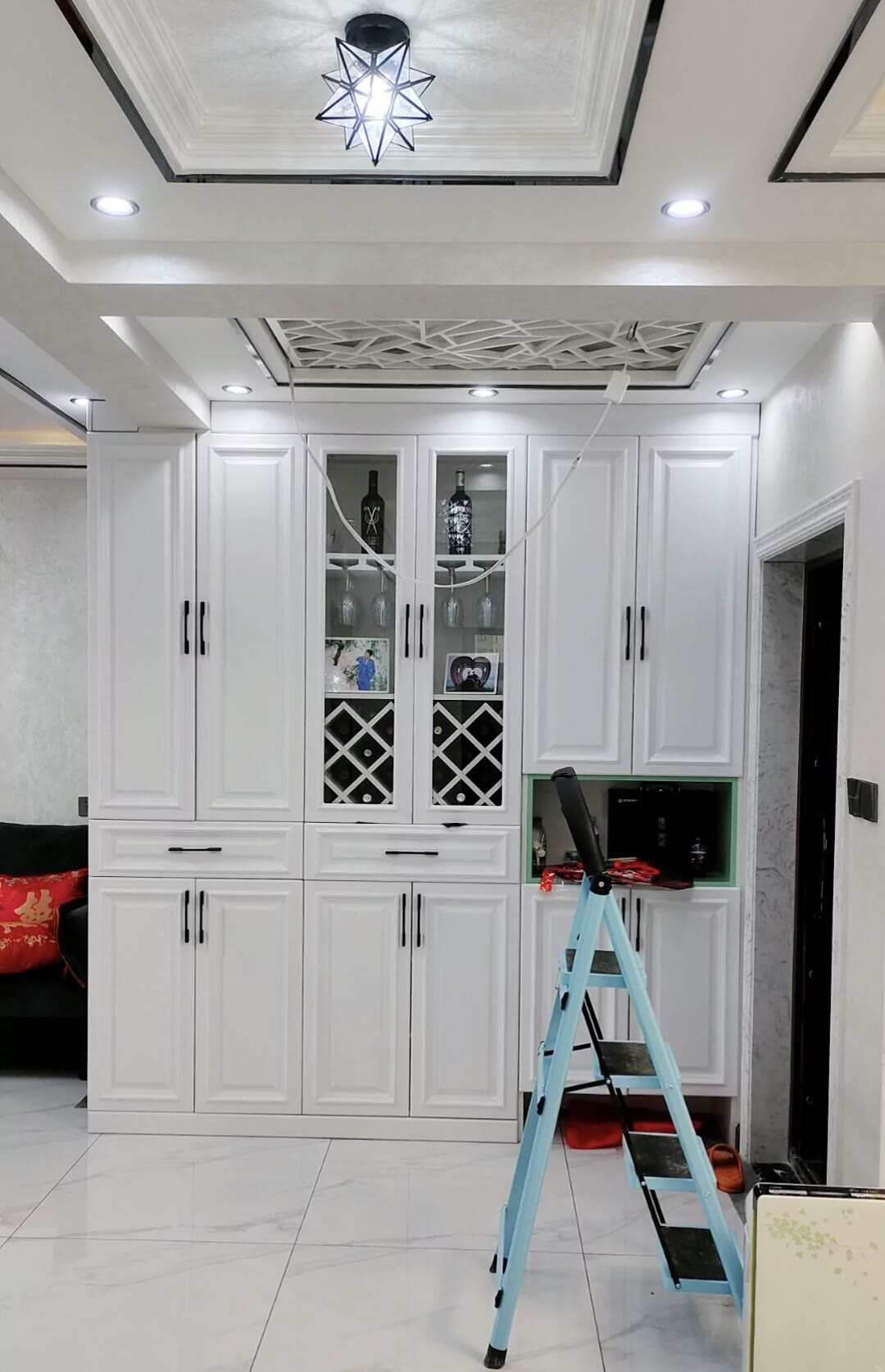 餐厅酒柜冰箱效果图,厨房与餐厅隔断酒柜