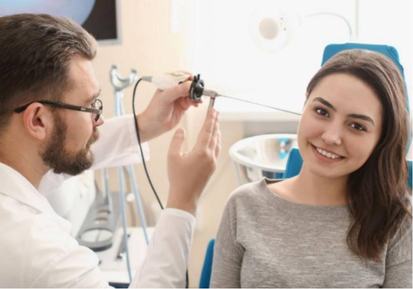 耳朵总是油得很还痒但掏不出东西,耳朵里面很痒但不敢掏一碰很疼