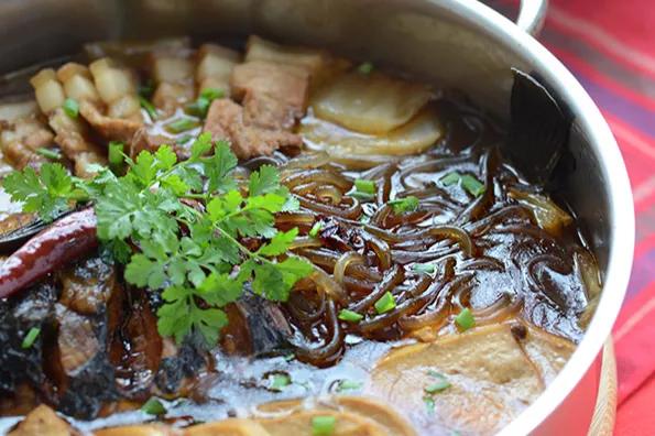 为啥哈尔滨得莫利炖鱼如今“门庭冷落”？辞职厨师:3个缺陷已证实