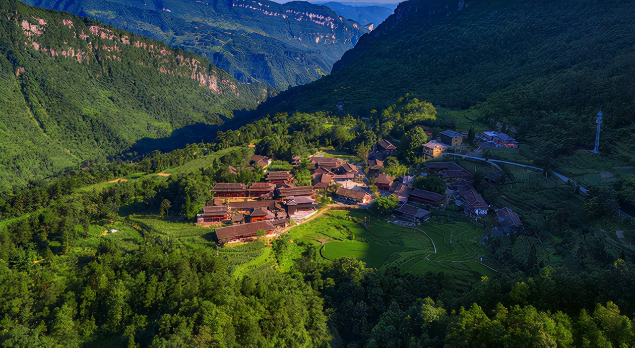 武隆仙女山和芙蓉洞哪个值得去,武隆仙女山一日游最佳景点