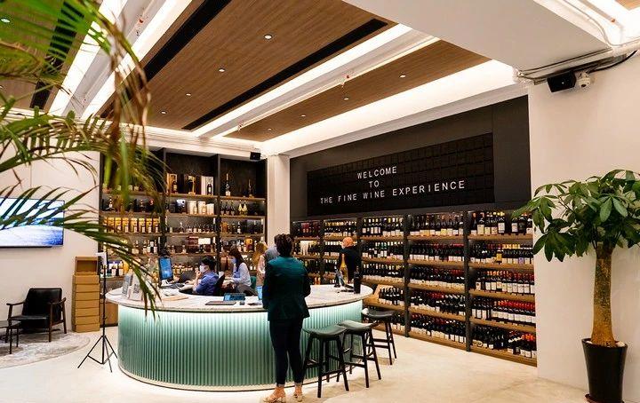 平平无奇一张合照，里面这个竟然价值百万！