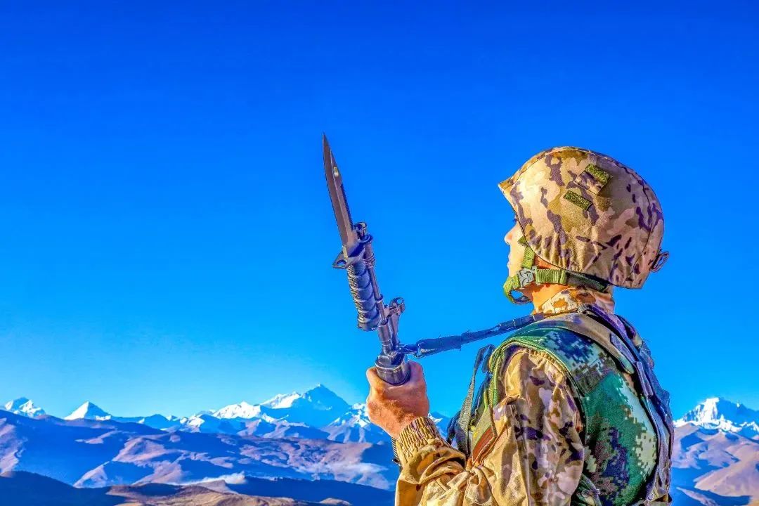 向日夜坚守边关的人民子弟兵致敬,春节向坚守岗位的人民子弟兵致敬