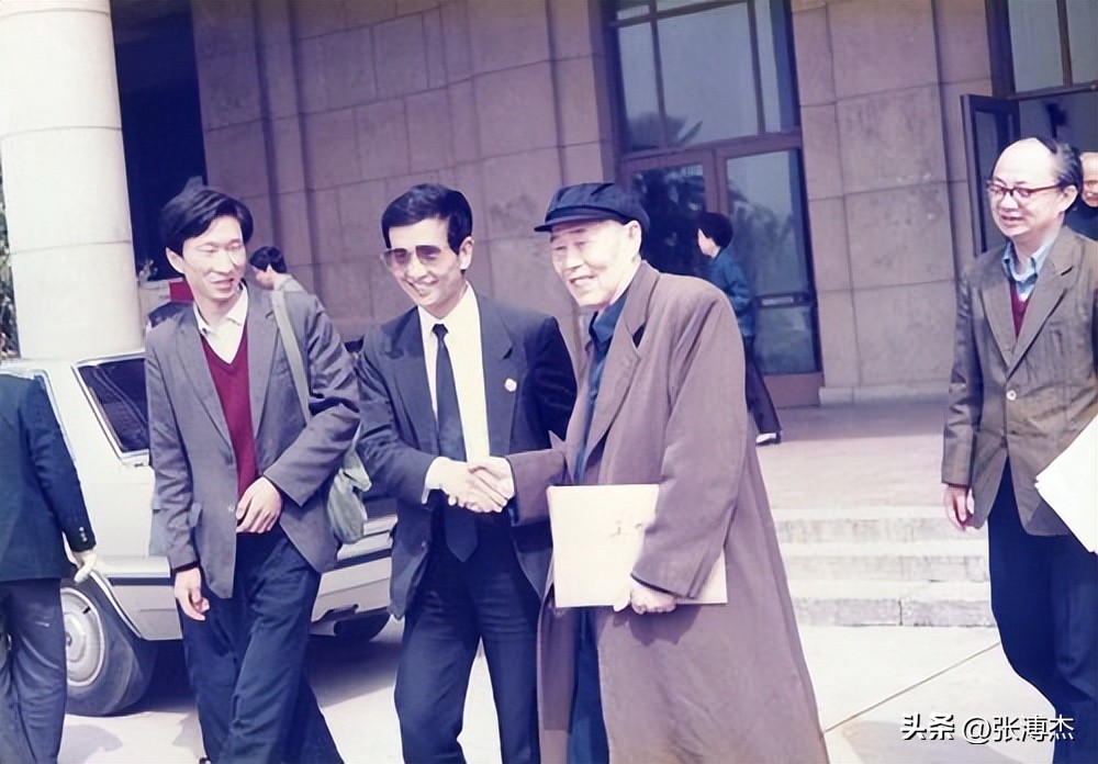 发功扑灭大兴安岭大火,意念拦截原*弹子**,气功大师严新有多能吹?