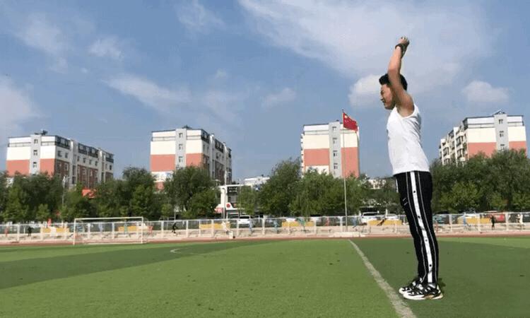 立定跳远不向后倒的窍门,立定跳远从2.1到2.3米怎么练