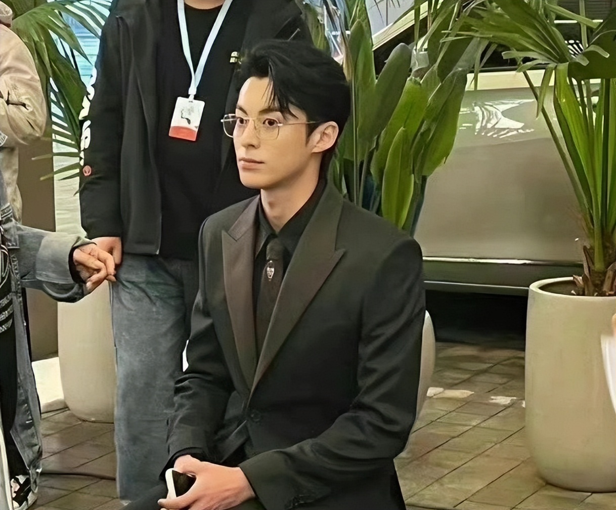 以爱为营白鹿在开机仪式说话,以爱为营白鹿出场