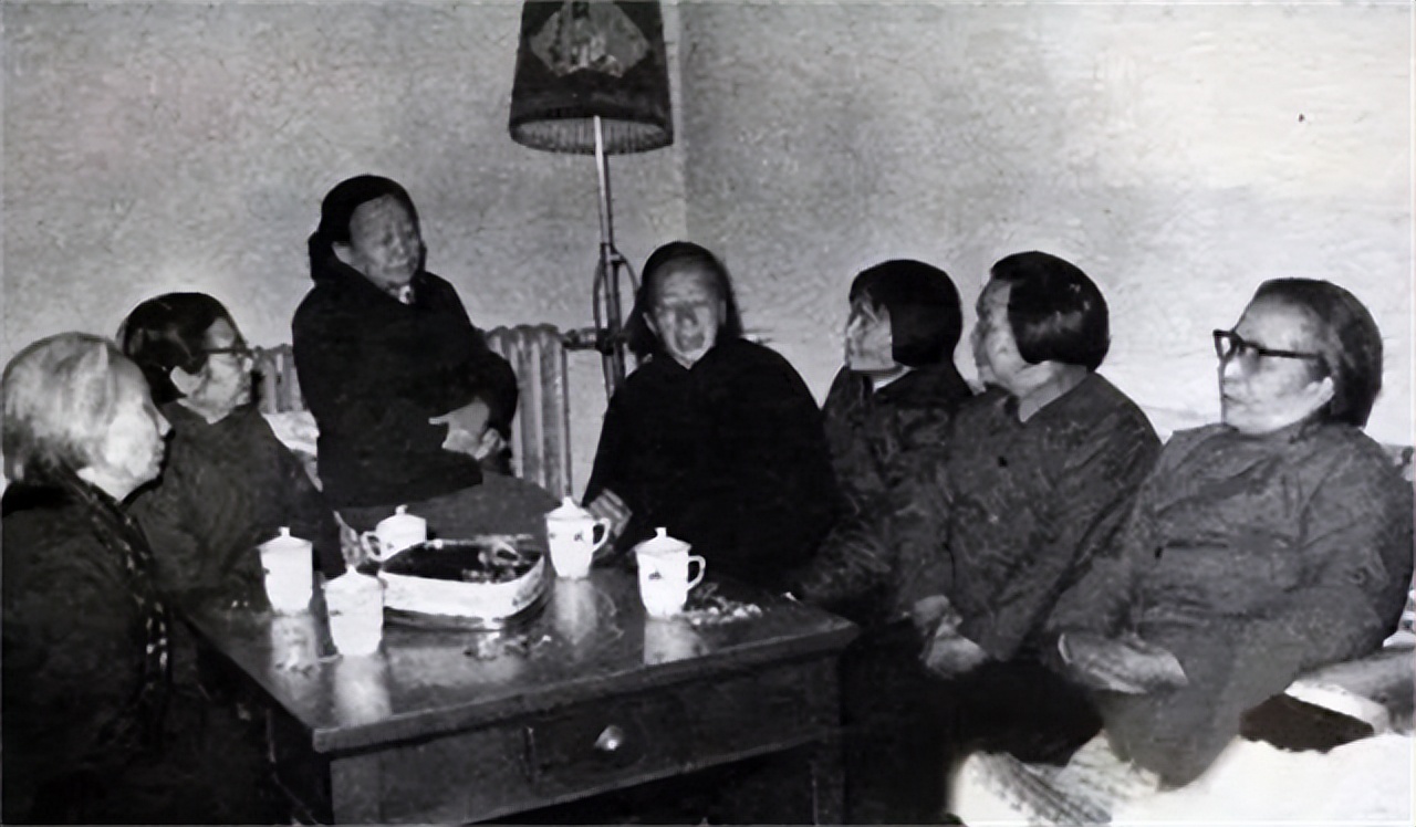 女红军长征与丈夫分离,54年后在北京重逢,对方已是国家大人物