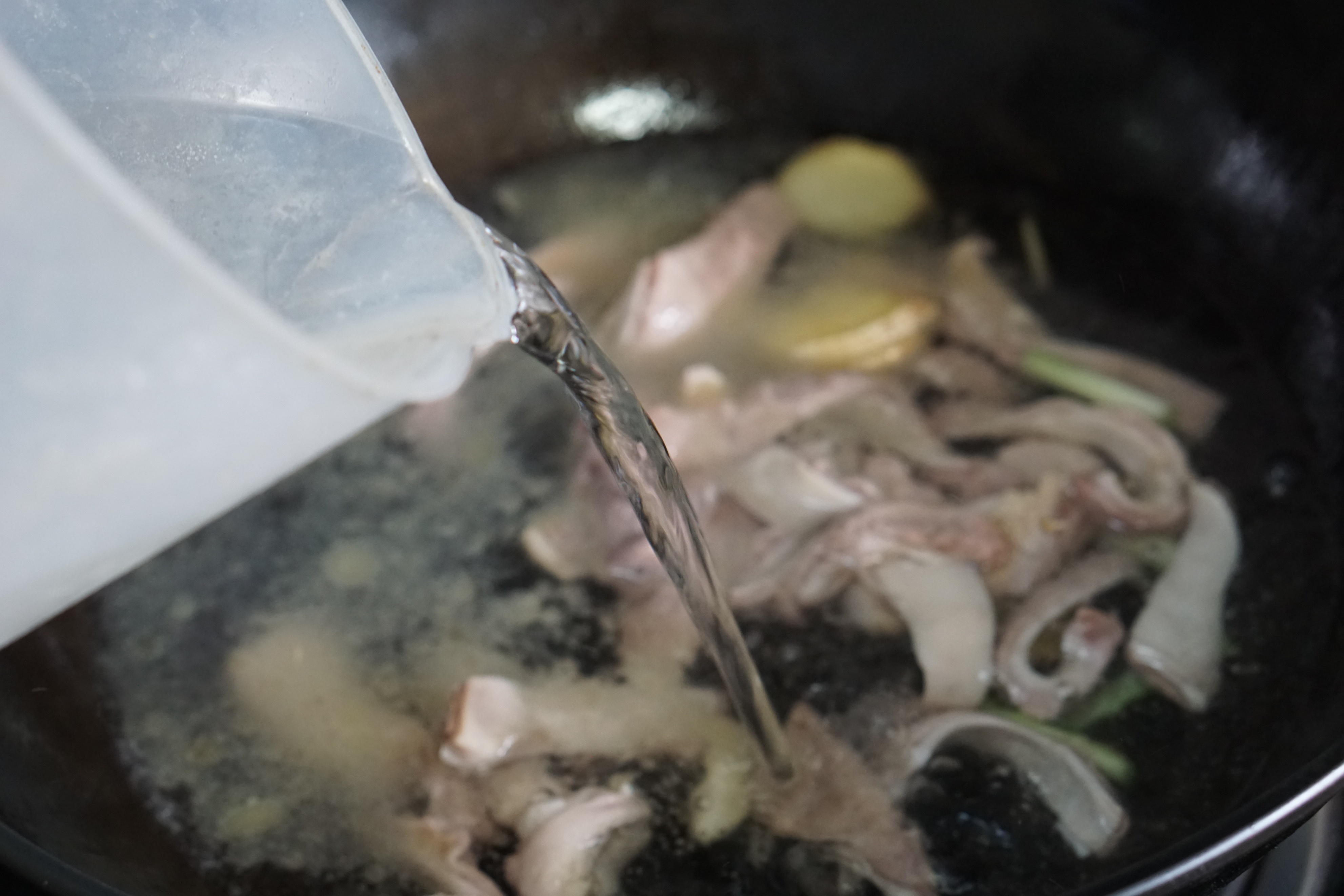 家庭版胡椒猪肚鸡汤做法,猪肚鸡怎么给孩子炖健脾开胃