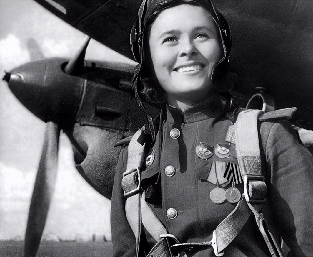 2021年韩国女兵遭侵犯，申诉无门结婚当天自杀，40万人*愿请**彻查