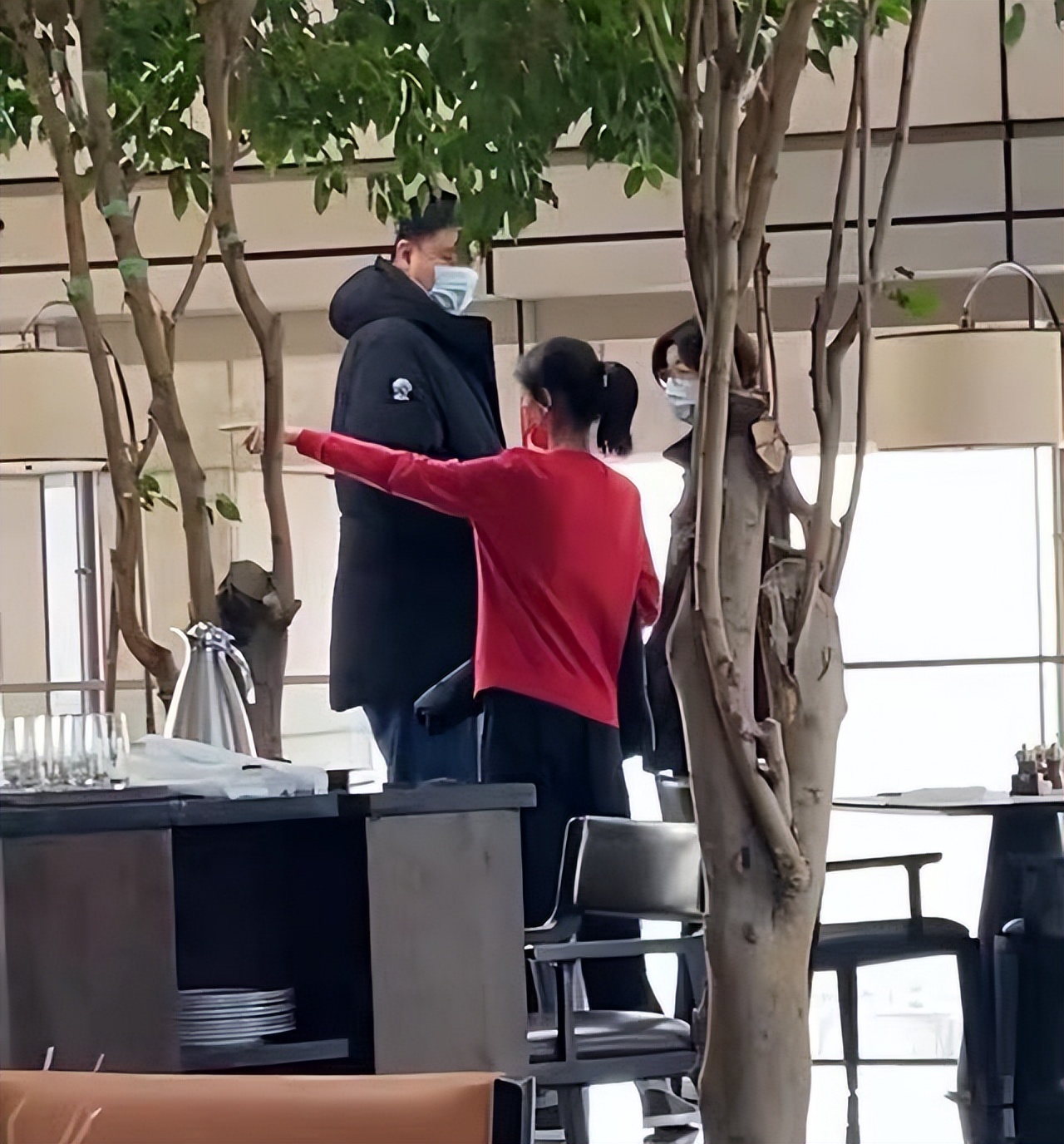 姚明一家三口罕见曝光,姚明一家有多高