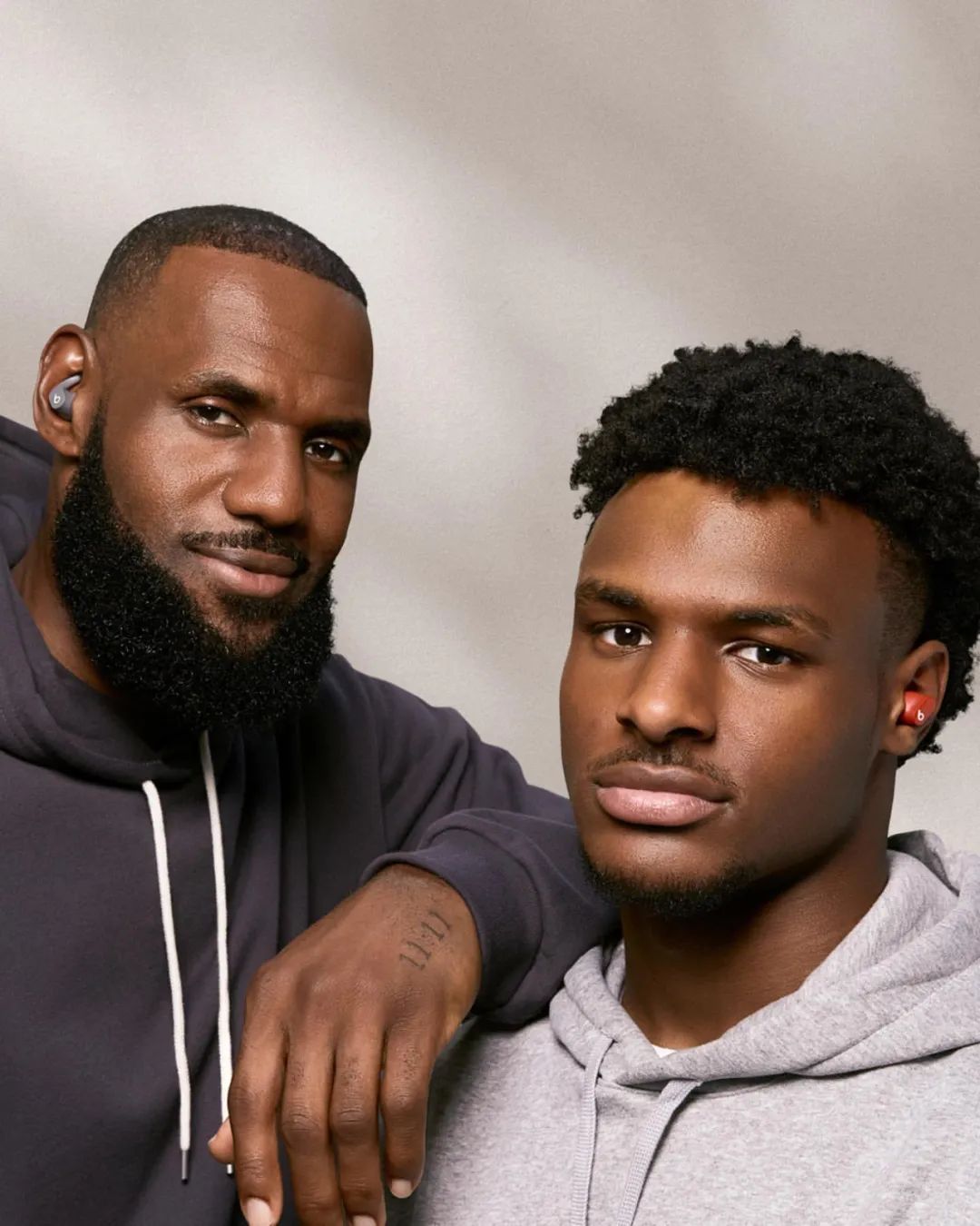 詹姆斯新签合同,詹姆斯两个儿子签约