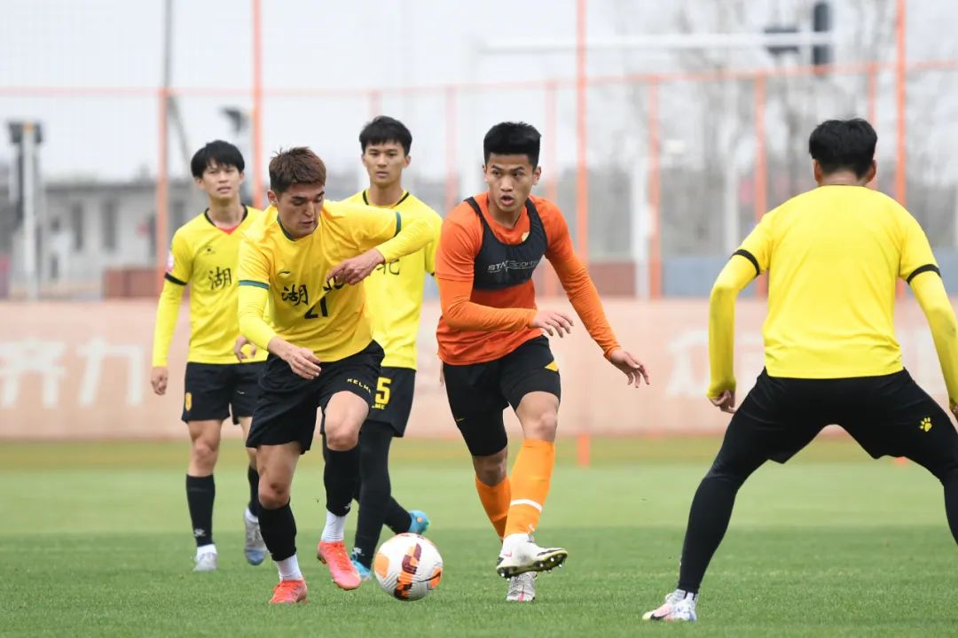 季前备战|阴雨消散，武汉队继续热身赛节奏