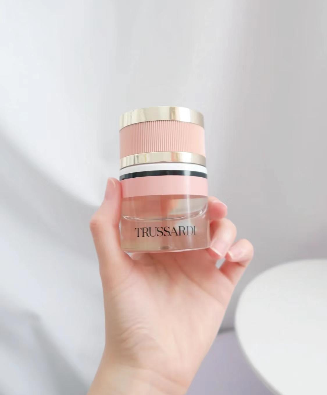 真正精致的女人，开春一定要有一瓶“钓系香”，散发浓浓女神气质