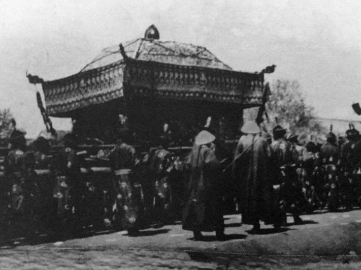 中国历史第一个国葬的人,中国最后一位皇帝出殡记录