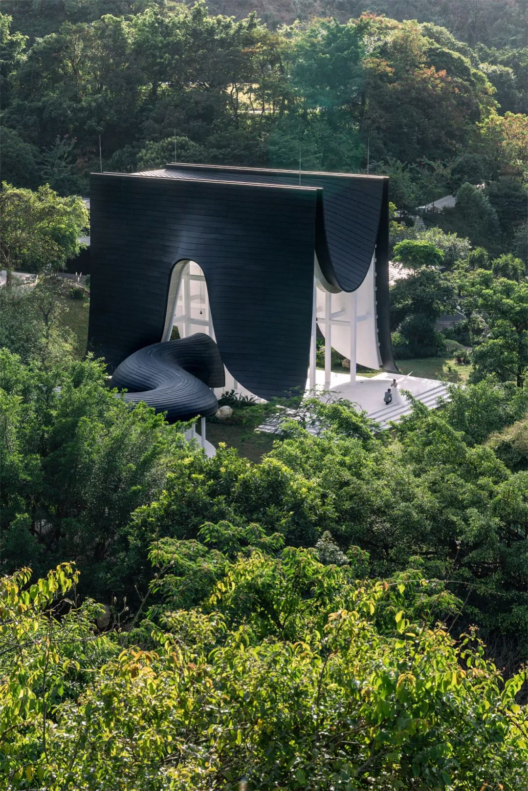 ⼴州囍堂：以岭南传统镬耳屋为灵感，打造独特的流线造型