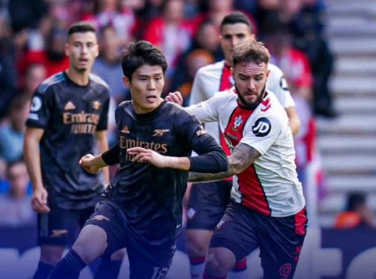 富安健洋远射破门,亚洲第一后卫富安健洋状态