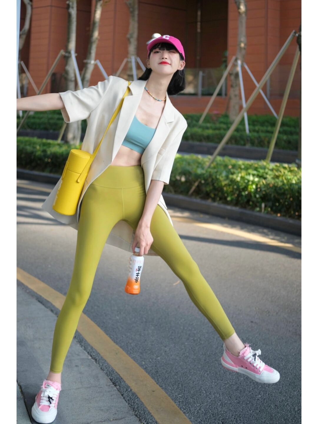 瑜伽裤高腰怎么选择,瑜伽裤到底选紧身还是宽松的好看