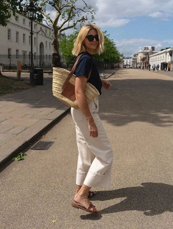 今年流行怎么穿t恤,今年最流行的减龄t恤