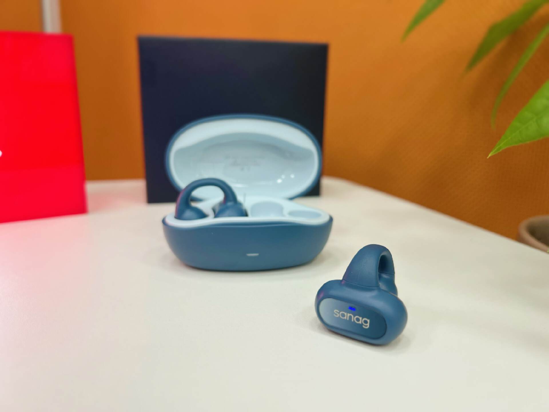 z51夹耳式耳机,头戴式耳机耳朵闷疼