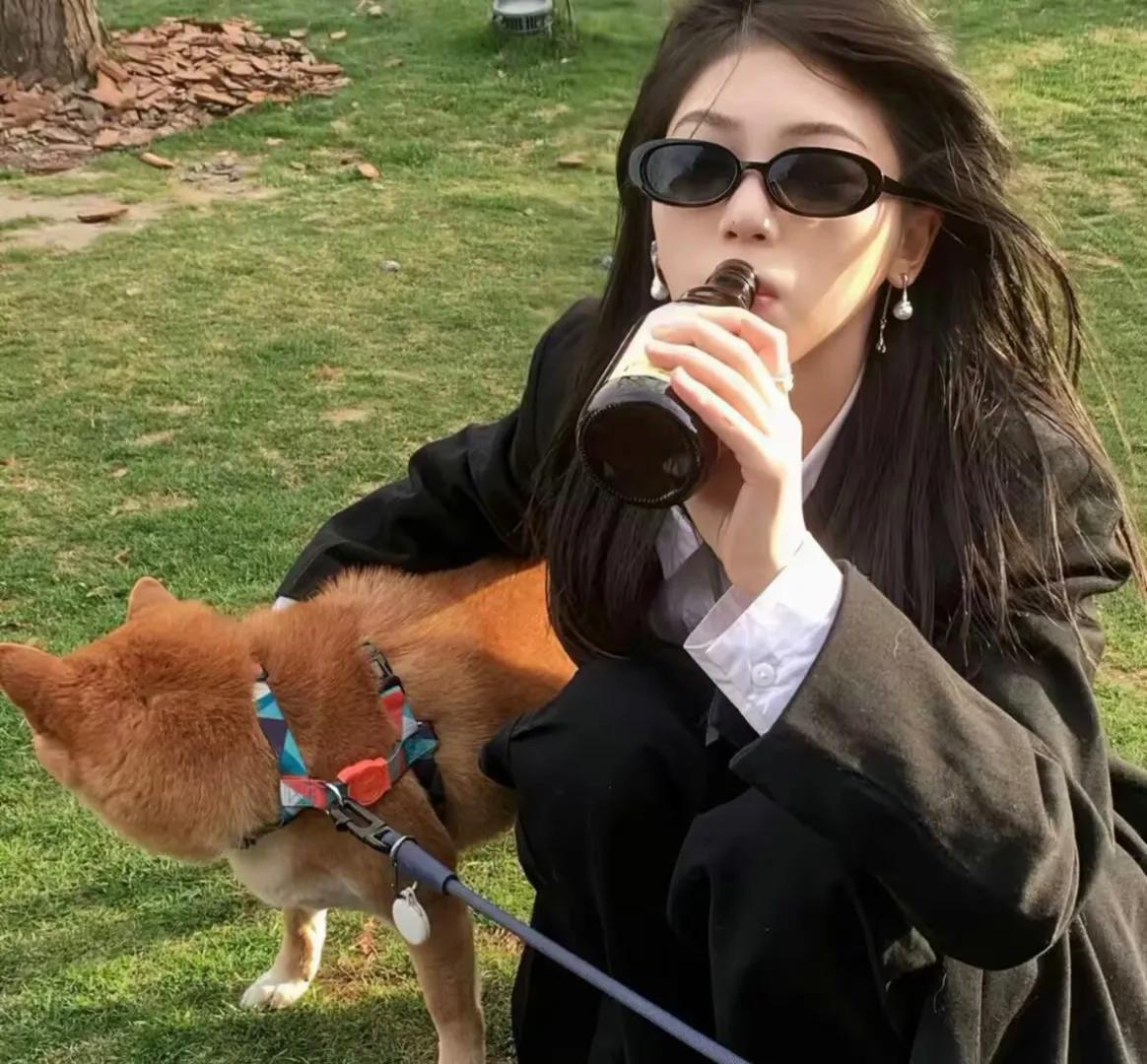 戴墨镜的女生头像搞笑,戴墨镜的女生头像高冷