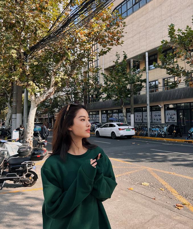 杨采钰西装裤搭配,杨采钰穿高级复古装