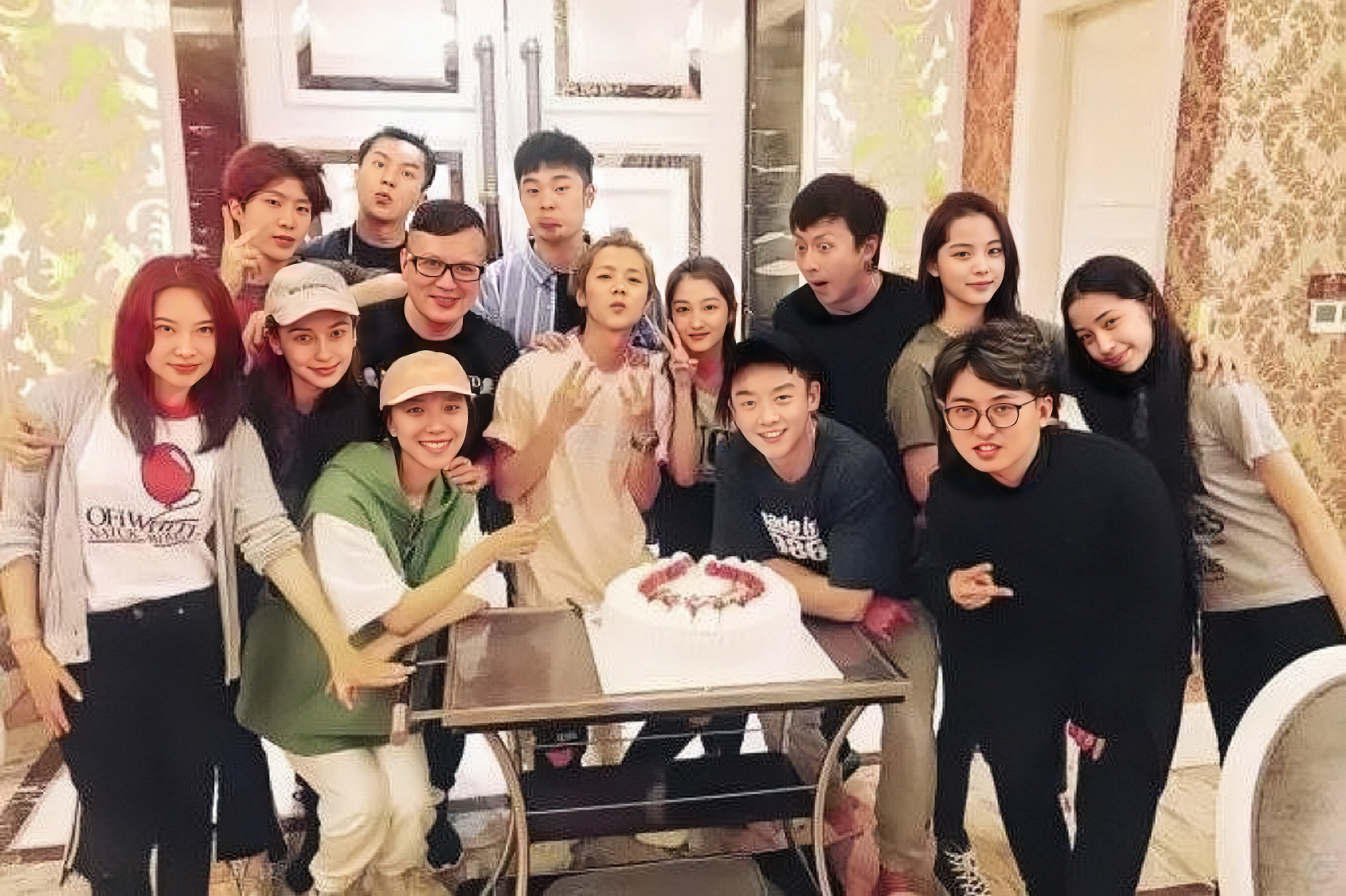 从顶流陨落的明星,从顶流明星到阶下囚