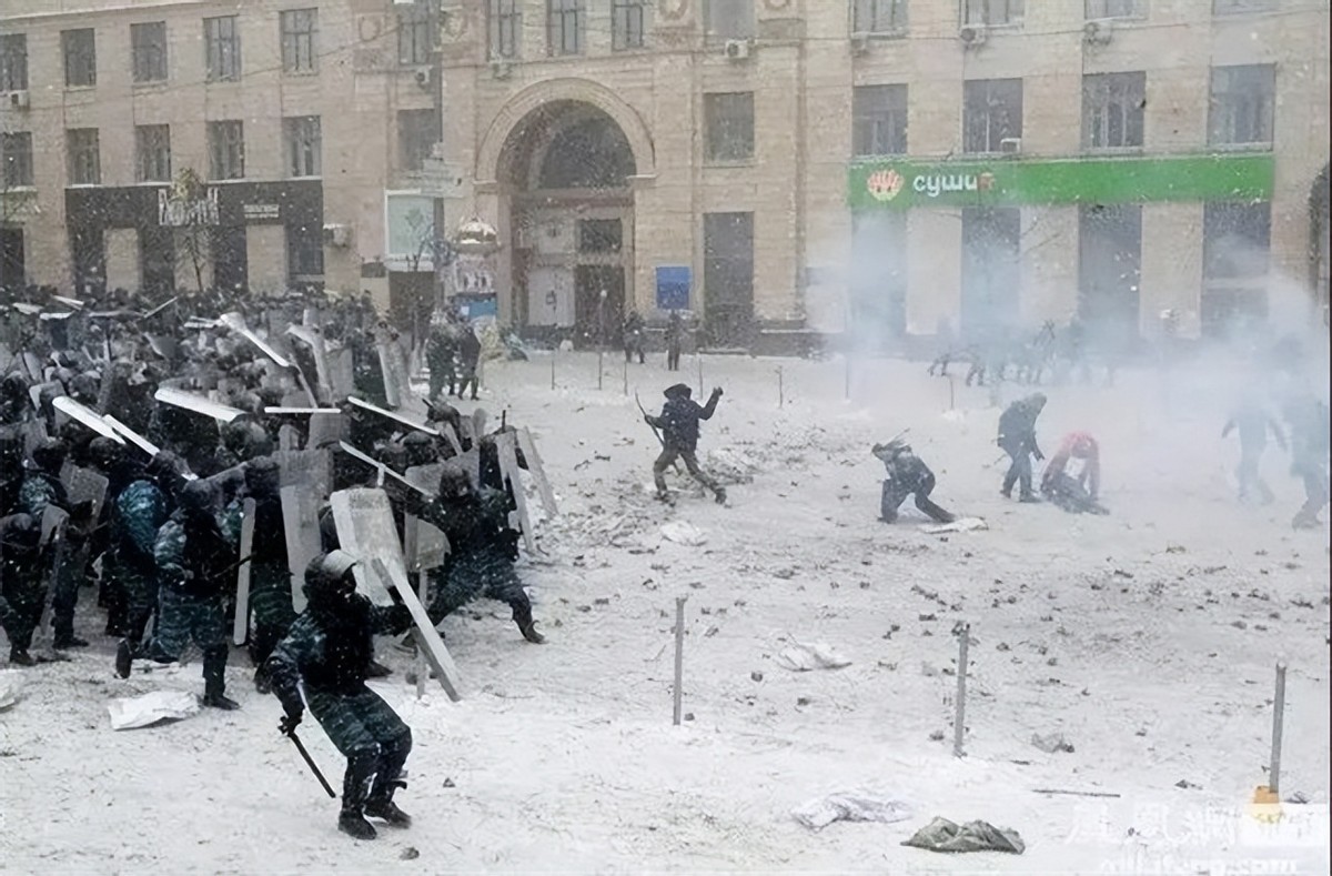 乌克兰士兵被逼下跪,乌克兰金雕下跪事件