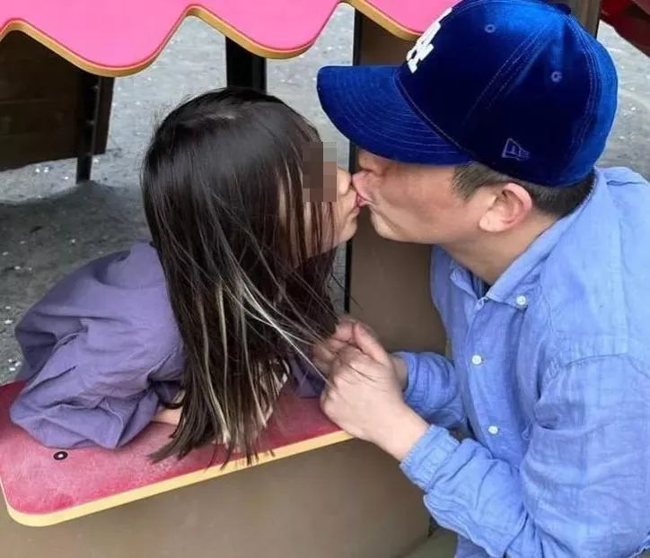 陈冠希和6岁女儿亲吻引争议，网友直呼不合适：孩子大了不能亲嘴