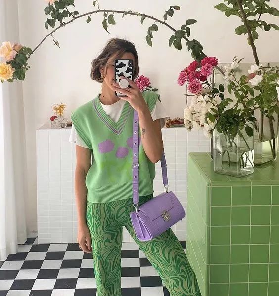 紫色穿了显老气吗,紫色怎么穿有小众感