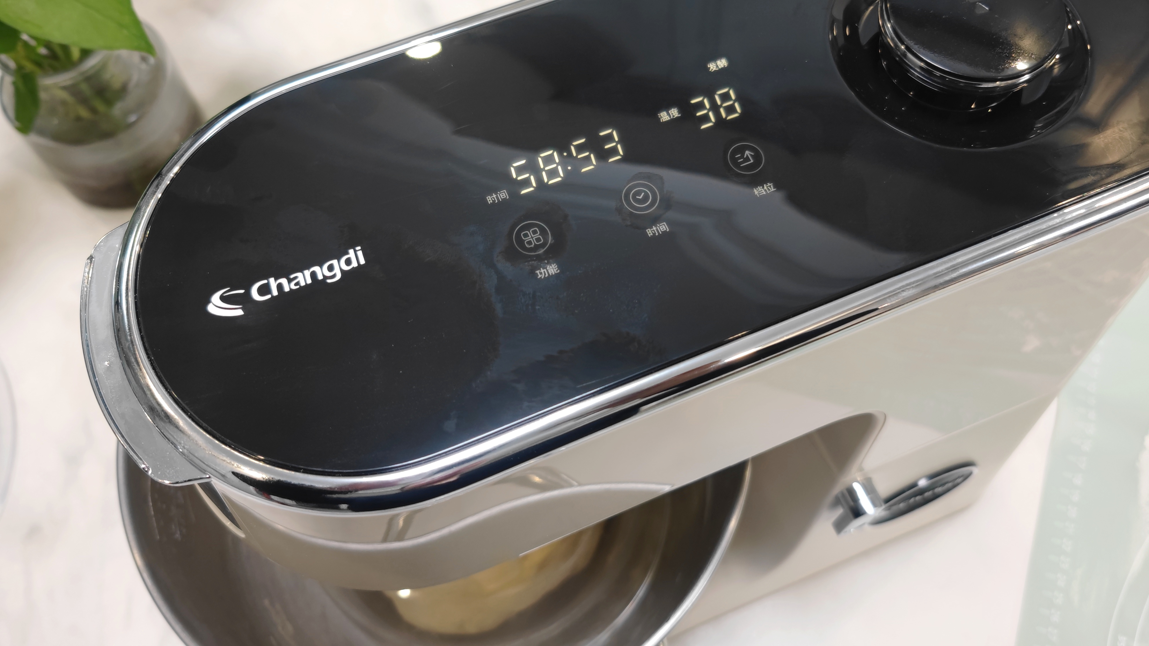 长帝企鹅顶顶和海氏m6哪个好,企鹅顶顶厨师机做蛋糕