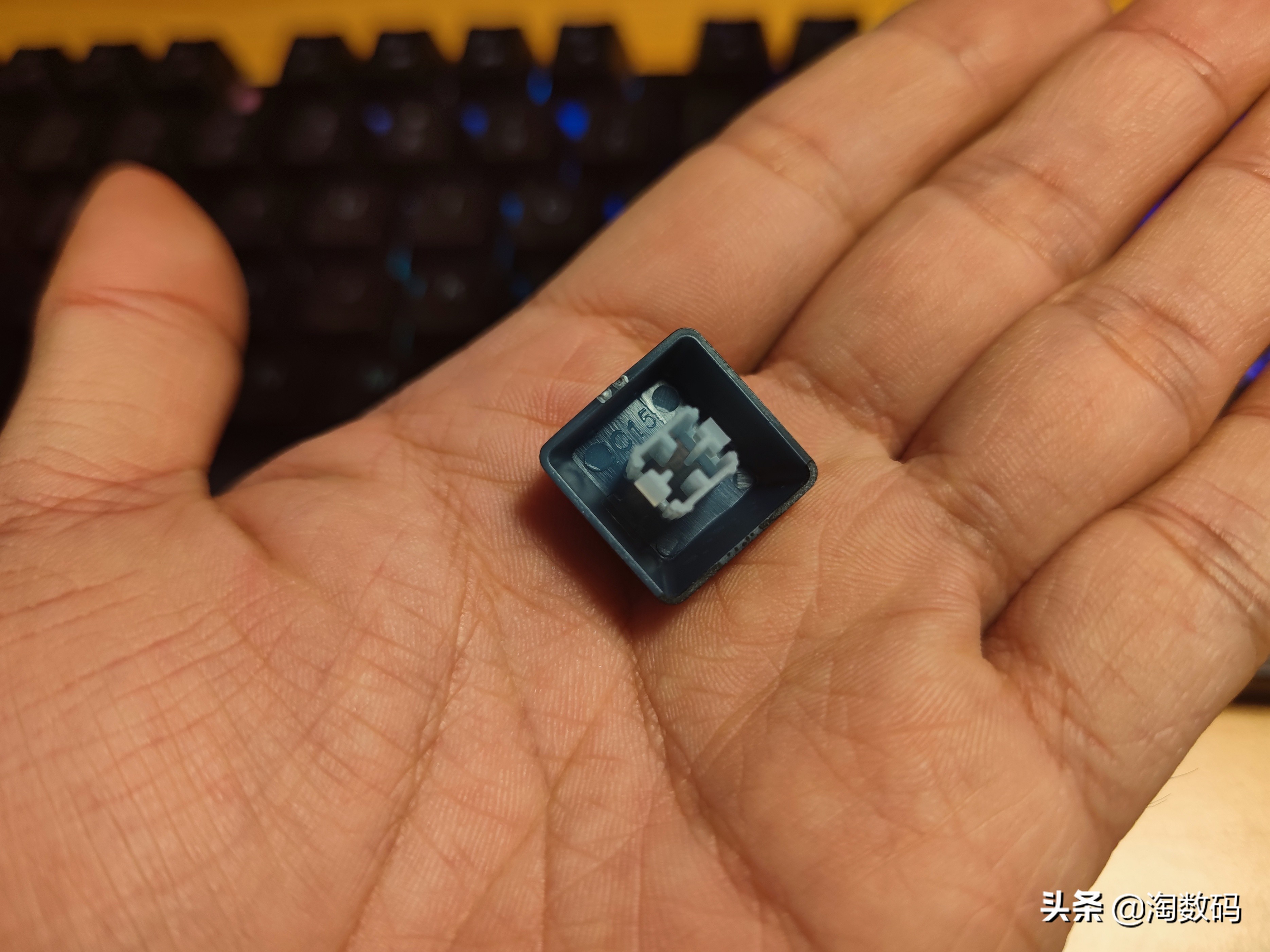 红轴rgb灯机械键盘推荐100元以内,50元的青轴游戏机械键盘推荐