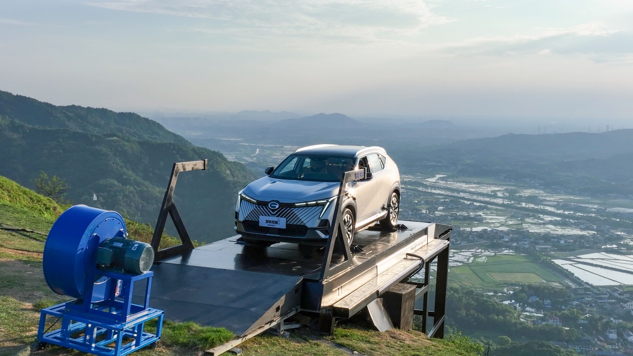 4.76L油能跑多远?影酷在悬崖跑步机给你上真相!