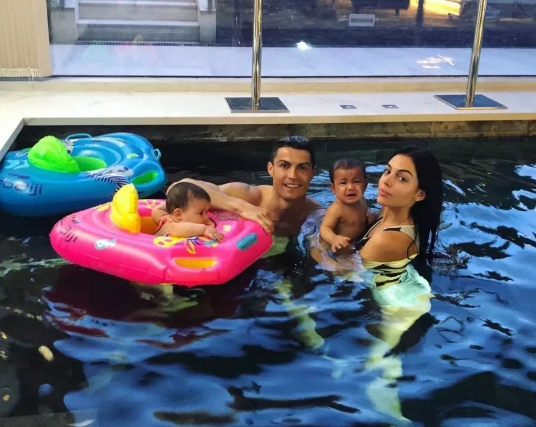 c罗女友乔治娜为什么叫柜姐,c罗女友乔治娜故事