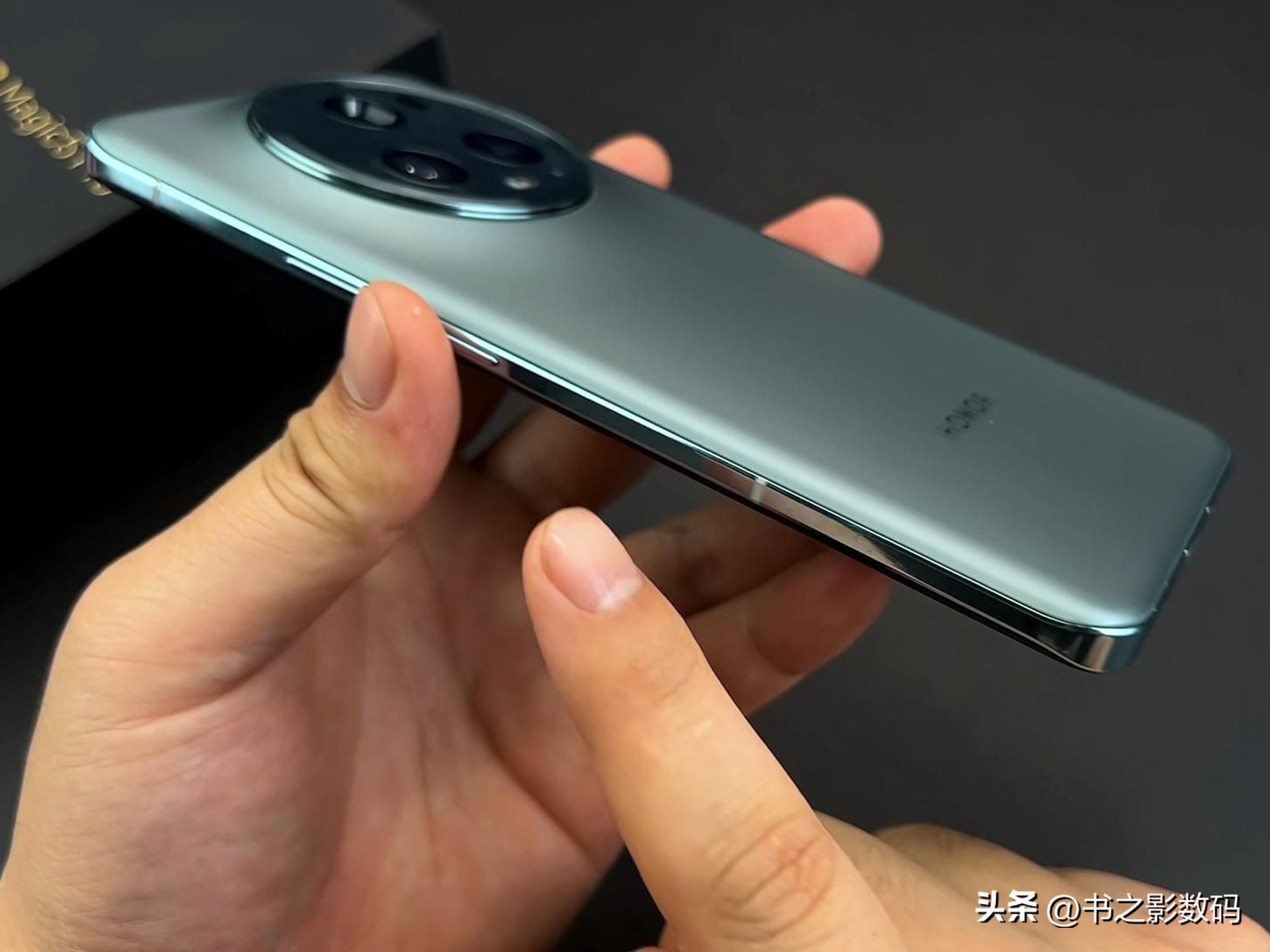 天玑1110和骁龙768 (荣耀最便宜的骁龙8手机推荐)