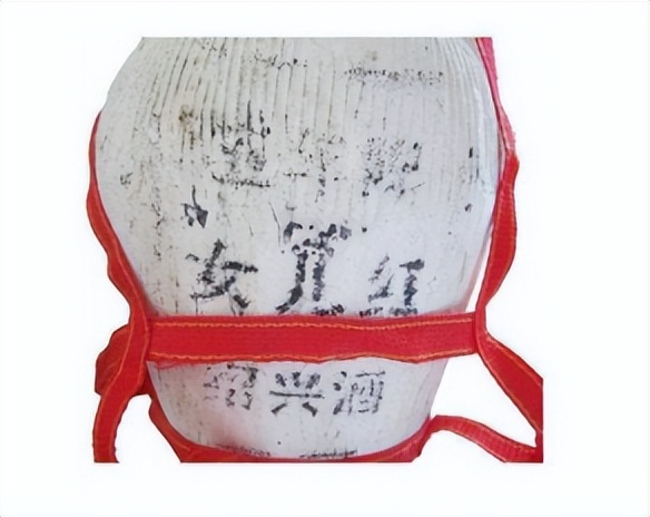 工人意外挖出千年古墓,挖出4.5吨白酒