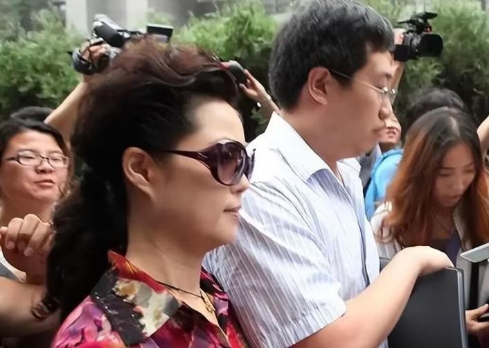 李双江拿三万退休金是真的吗,李双江夫妇一年挣多少钱