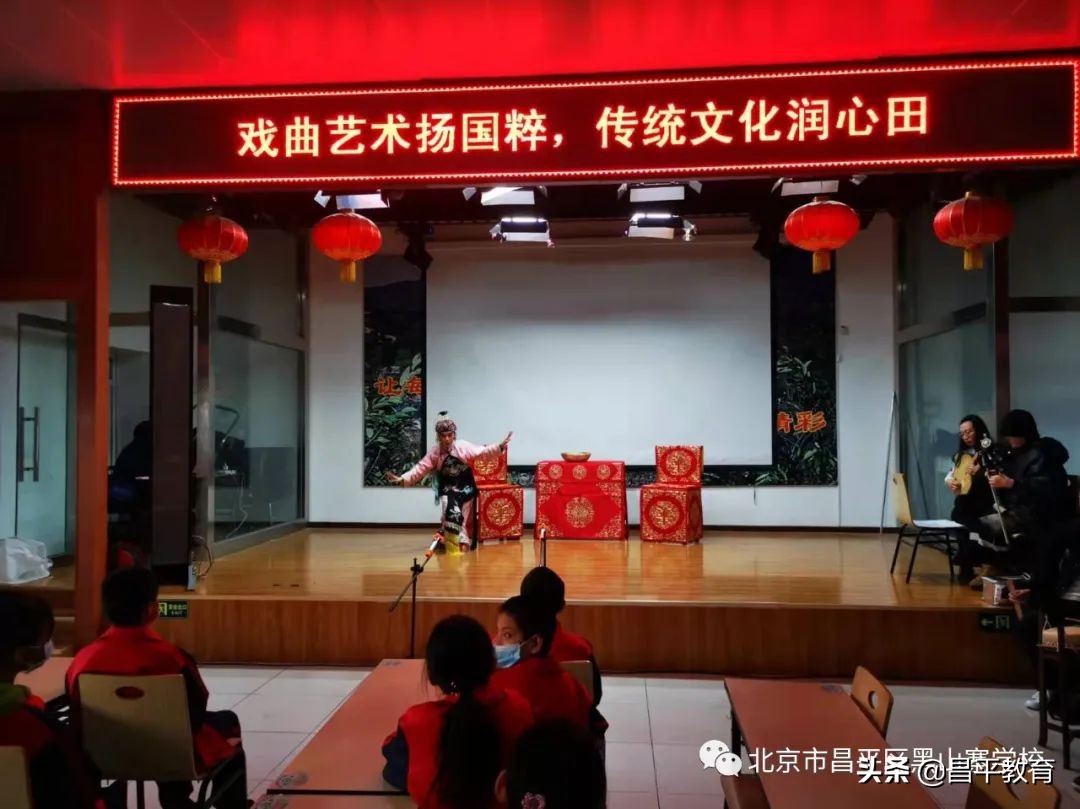 要让戏曲圈粉年轻一代,传统戏曲直播间里圈粉无数