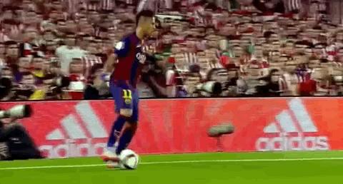 内马尔踢足球的动作怎样学,内马尔散步式踢法第一视角