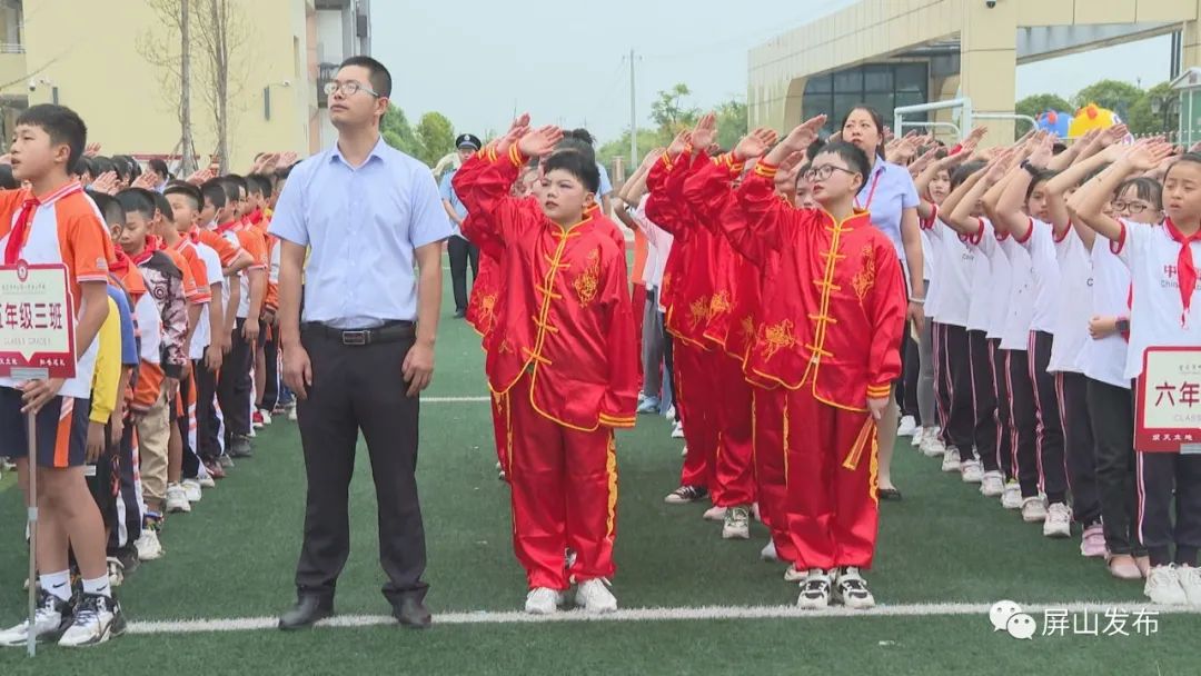 两江开学围观各校花样仪式满满,屏山中学开学典礼