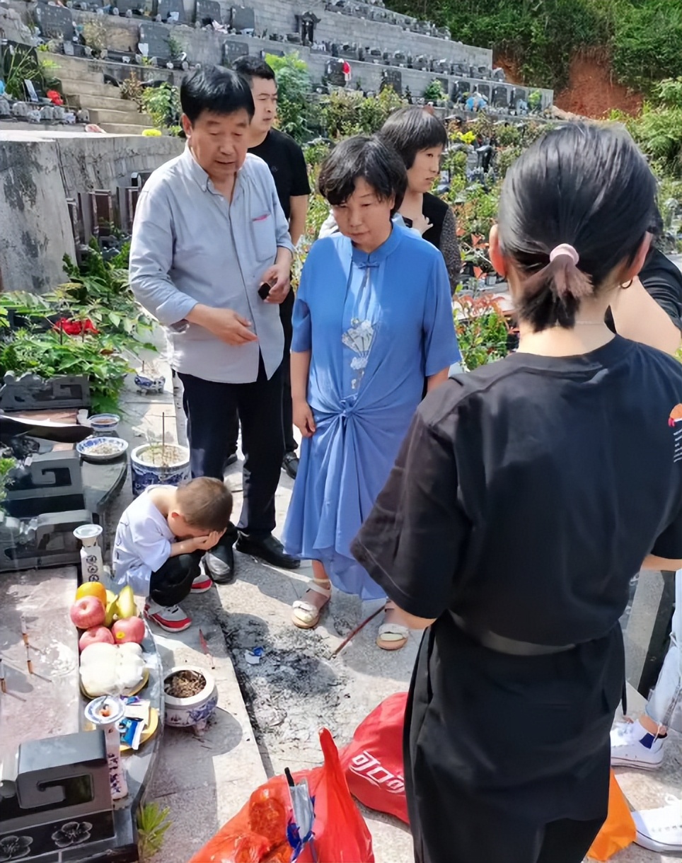 想得美！姚策堂嫂表态，下架小黄车不给杜妈添堵，却用老公号卖货