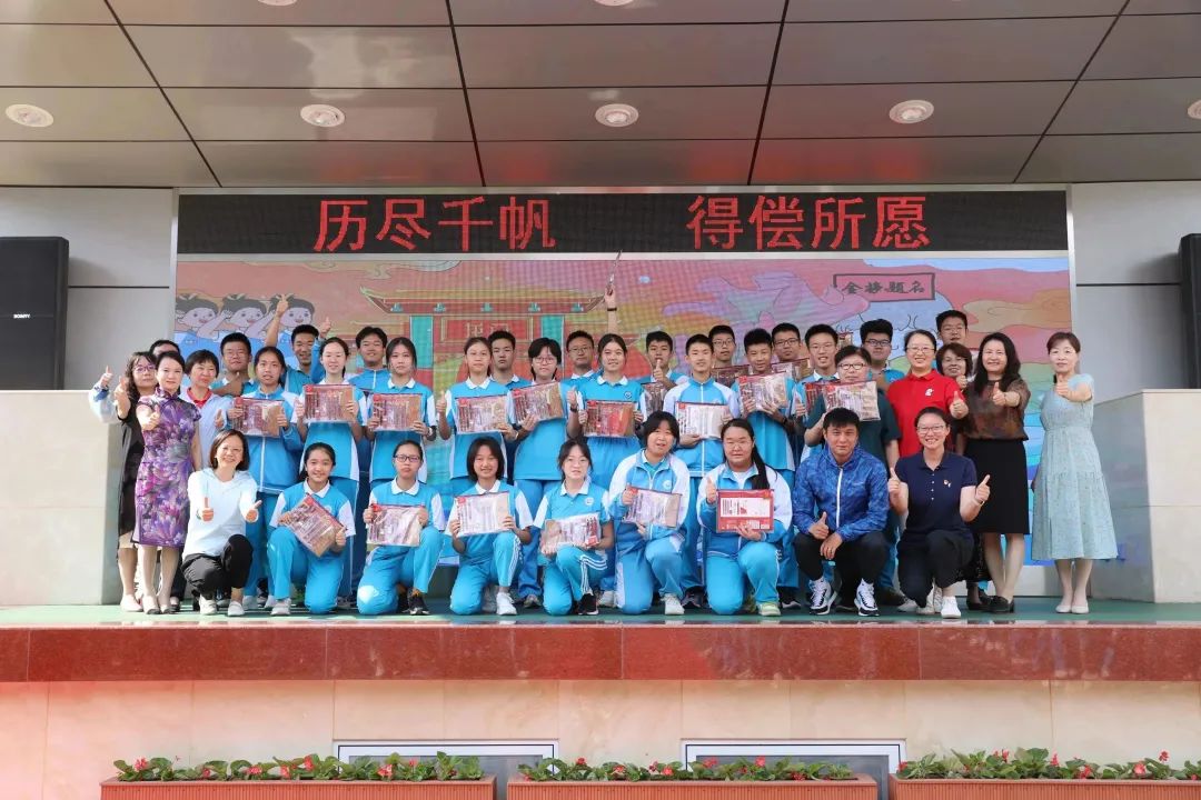 九年磨剑酬壮志百日冲刺战中考,九年寒窗奋力拼搏冲刺中考