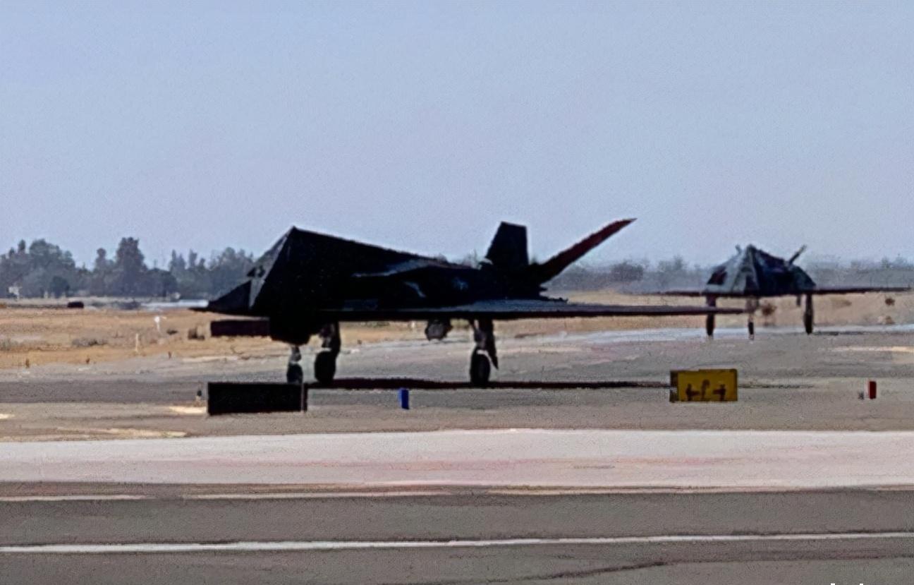 f-117夜鹰隐身战机首秀,美国f-117夜鹰