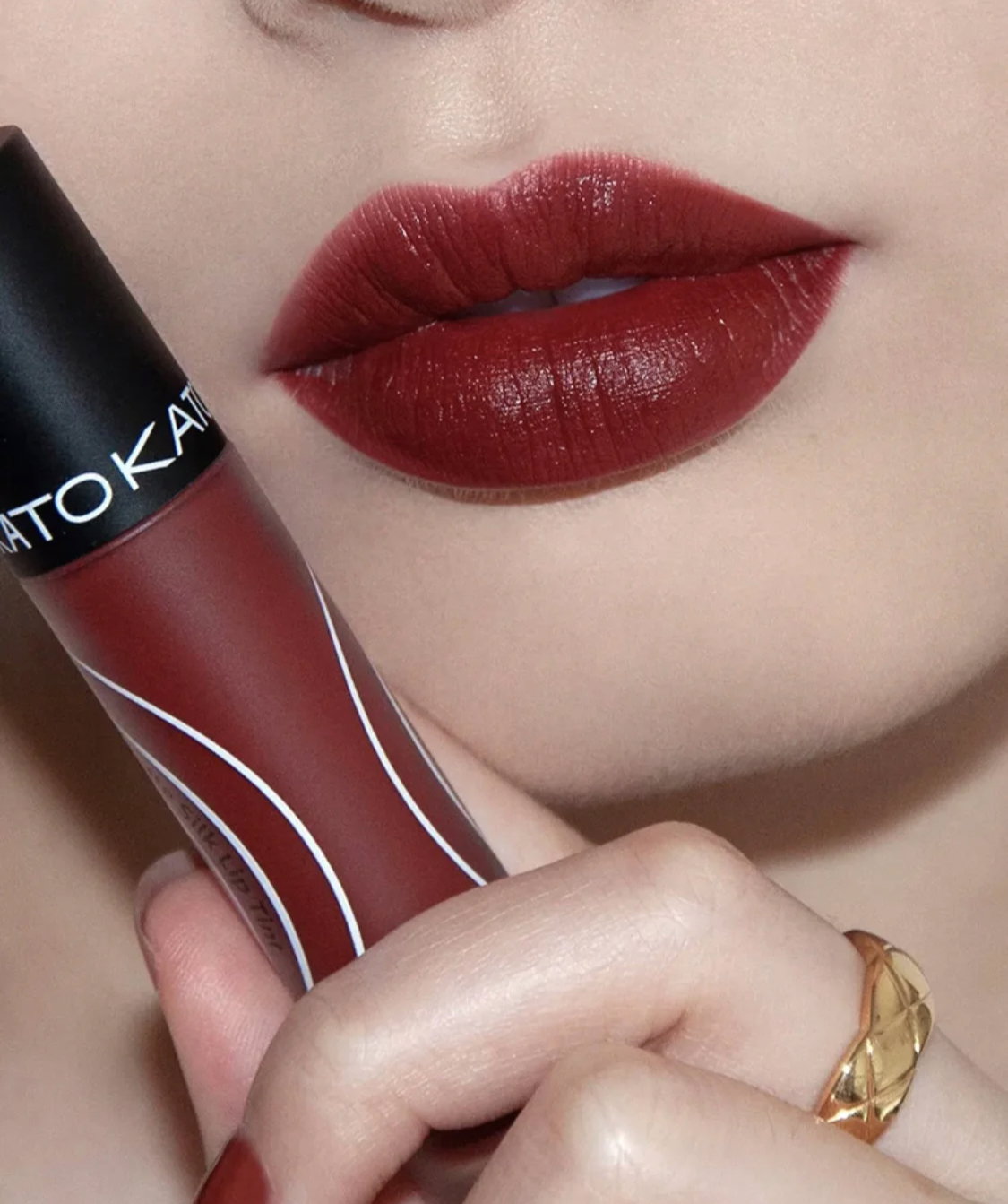 适合黄皮涂的正红色色号,秋冬黄皮大牌口红色号推荐红棕色