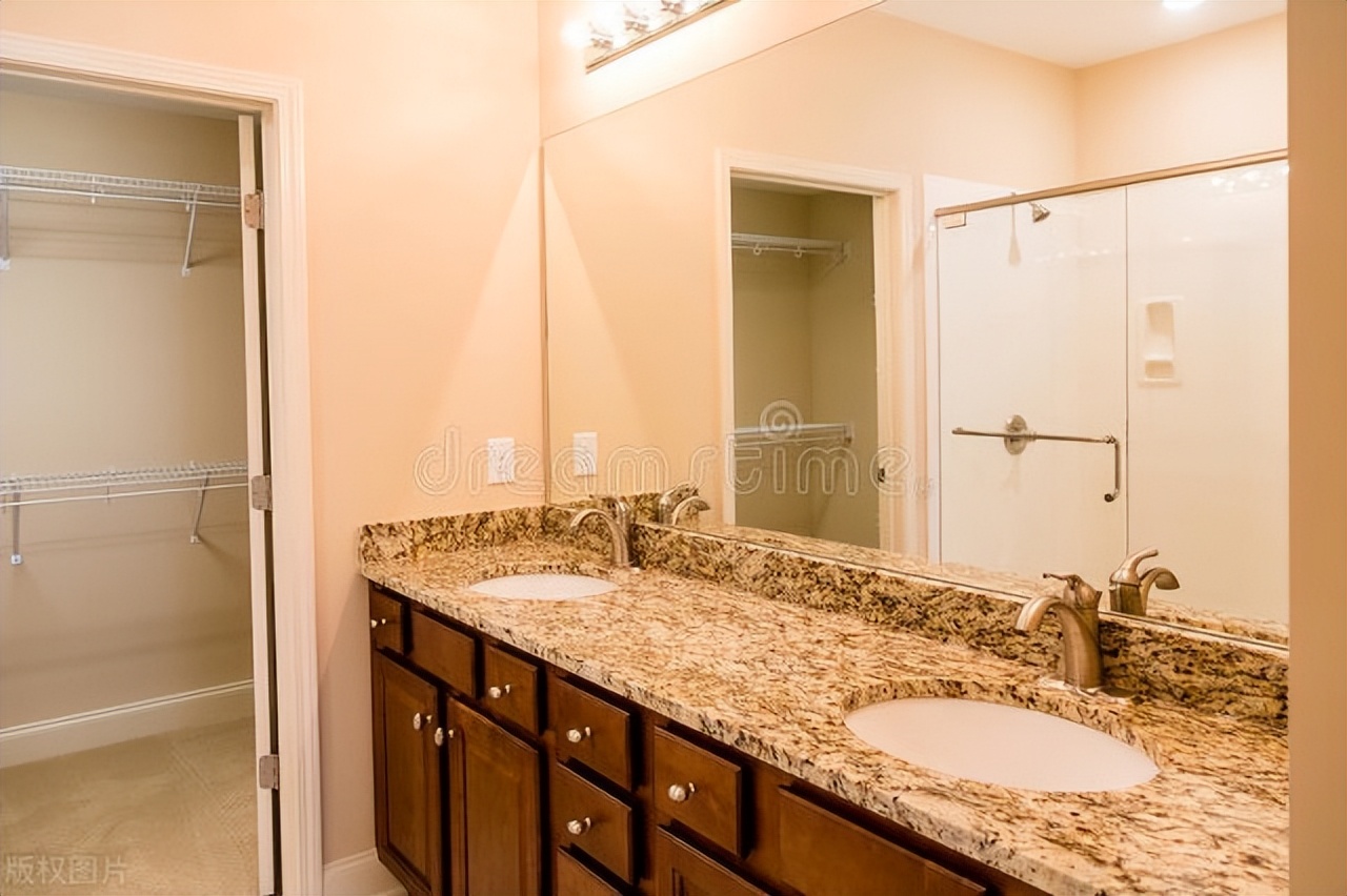 浴室柜台面岩板和陶瓷哪个比较好,大理石瓷砖岩板哪个适合卫生间