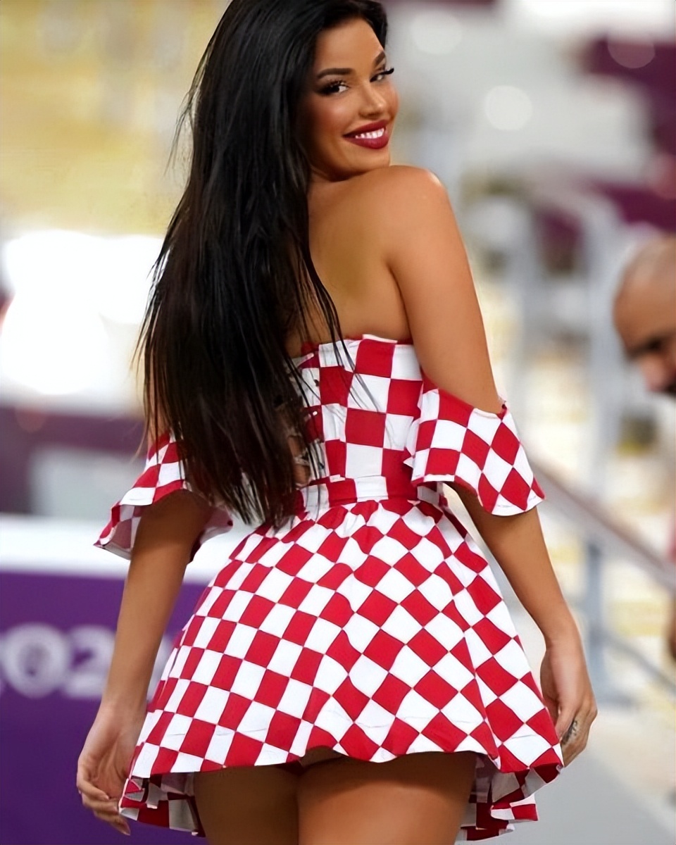 “世界杯最火辣球迷”变成名媛！参加小李子的派对，穿镂空衣太燃