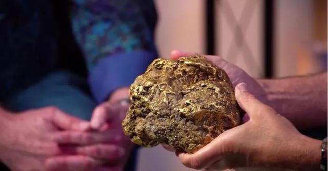 山西老农砍柴发现藏金洞,山西老汉发现山洞洞里藏金砖