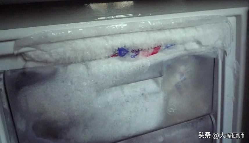冰箱总是结冰用吹风机就能搞定,冰箱除冰快速解决方法