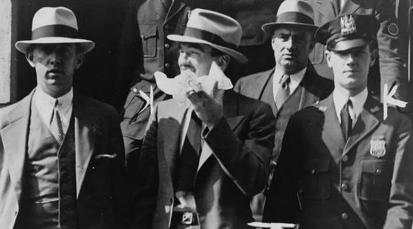 埃菲尔铁塔进化史,埃菲尔铁塔为什么两年就建好了