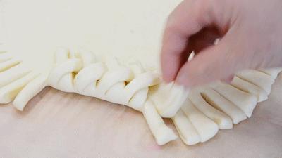 这个奶酪花环面包棒极了,颜值与美味并存,新年送礼可以有