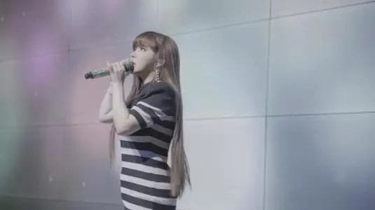 她曾比Lisa还火爆，却因服用“禁药”被*制抵**，如今宛如“充气人”